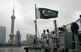 ایران با رد شدن ۲۰ کشتی دیگر با پرچم پاکستان موافقت کرد