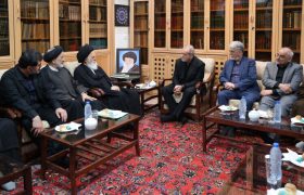 پزشکیان در دیدار با یکی از مراجع تقلید: مخالفان دولت به تیم مذاکره‌کننده برچسب ضد ولایت، ضد دین و وطن‌فروش می‌زنند
