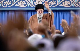 پیکر رهبر شهید تاکنون نه به خاک سپرده شده و نه به ودیعه دفن شده‌ است