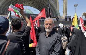 فضای حاکم بر مصلای پایتخت جمهوری اسلامی، تجلی شور و وفاداری بی‌مانند امت اسلام و آزادگان عالم به امام شهید خود و ولی‌زمان است