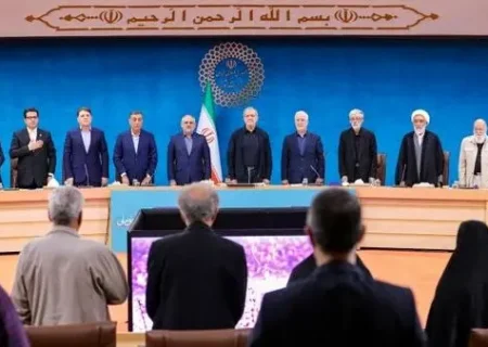 رئیس جمهور بحث «جنگ بی‌پایان» را رد کرد و گفت جنگ نمی‌تواند تا ابد ادامه داشته باشد/ احتمالا مشکلی برای دیدار قالیباف و ونس نخواهد بود/ اصلاح‌طلبان و اصولگرایان در مورد تفاهم‌نامه ایران و آمریکا همدل بودند