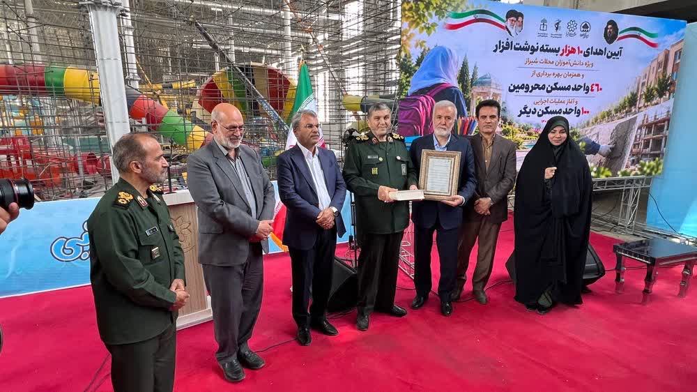 اهدای ۱۰ هزار بسته نوشتافزار به دانشآموزان نیازمند/ بهرهبرداری از ۴۶۰ واحد مسکن محرومان/ امیدبخشی در شهر شیراز و حومه با اجرای پروژه های شهرداری شیراز