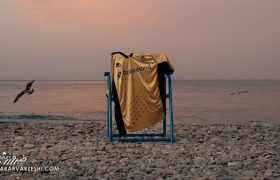رونمایی از پیراهن طلایی به یاد ۸۶ قربانی حمله تروریستی +تصاویر
