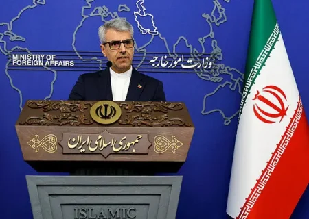 عربستان درخواست تعویق نشست عمان درباره تنگه هرمز را داد/ ادعاها درباره اطلاع ایران از حمله به خط لوله نفت عربستان دروغ است/اقدام دولت اتریش در عدم صدور روادید رئیس سازمان انرژی اتمی ناموجه است/ کشورهای منطقه درباره یمن واقعیت‌ها را ببینند و فرافکنی نکنند