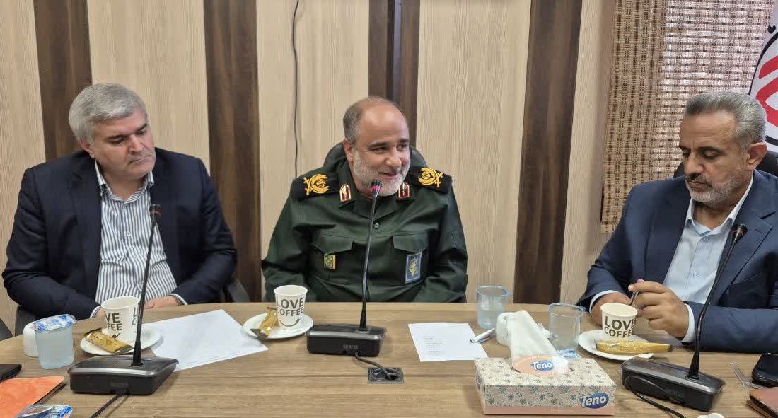 اصناف فارس با وجود مشکلات اقتصادی، در پشتیبانی از نظام و جبهه‌ها پای کار هستند