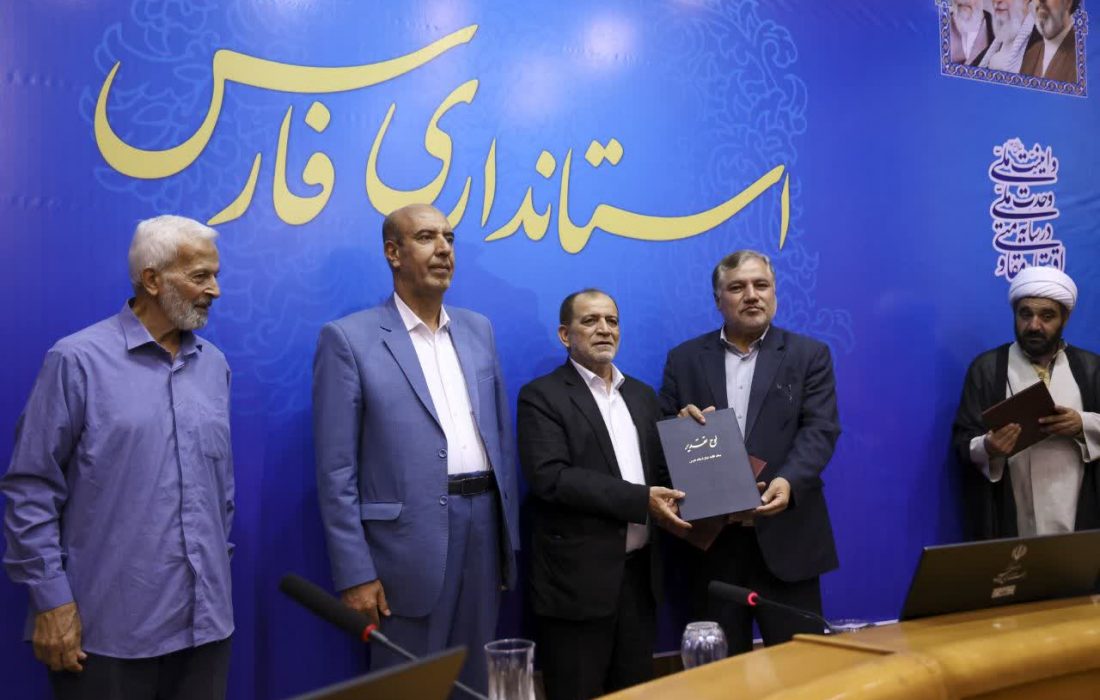 تقدیر استاندار فارس از کمیته امداد امام خمینی (ره) فارس برای کسب عنوان شایسته تقدیر ویژه در حوزه ترویج فرهنگ نماز
