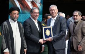 تجلیل استاندار آذربایجان‌غربی از مدیرکل راه و شهرسازی استان بعنوان مدیر برتر استانی در کسب رتبه های نخست کشوری